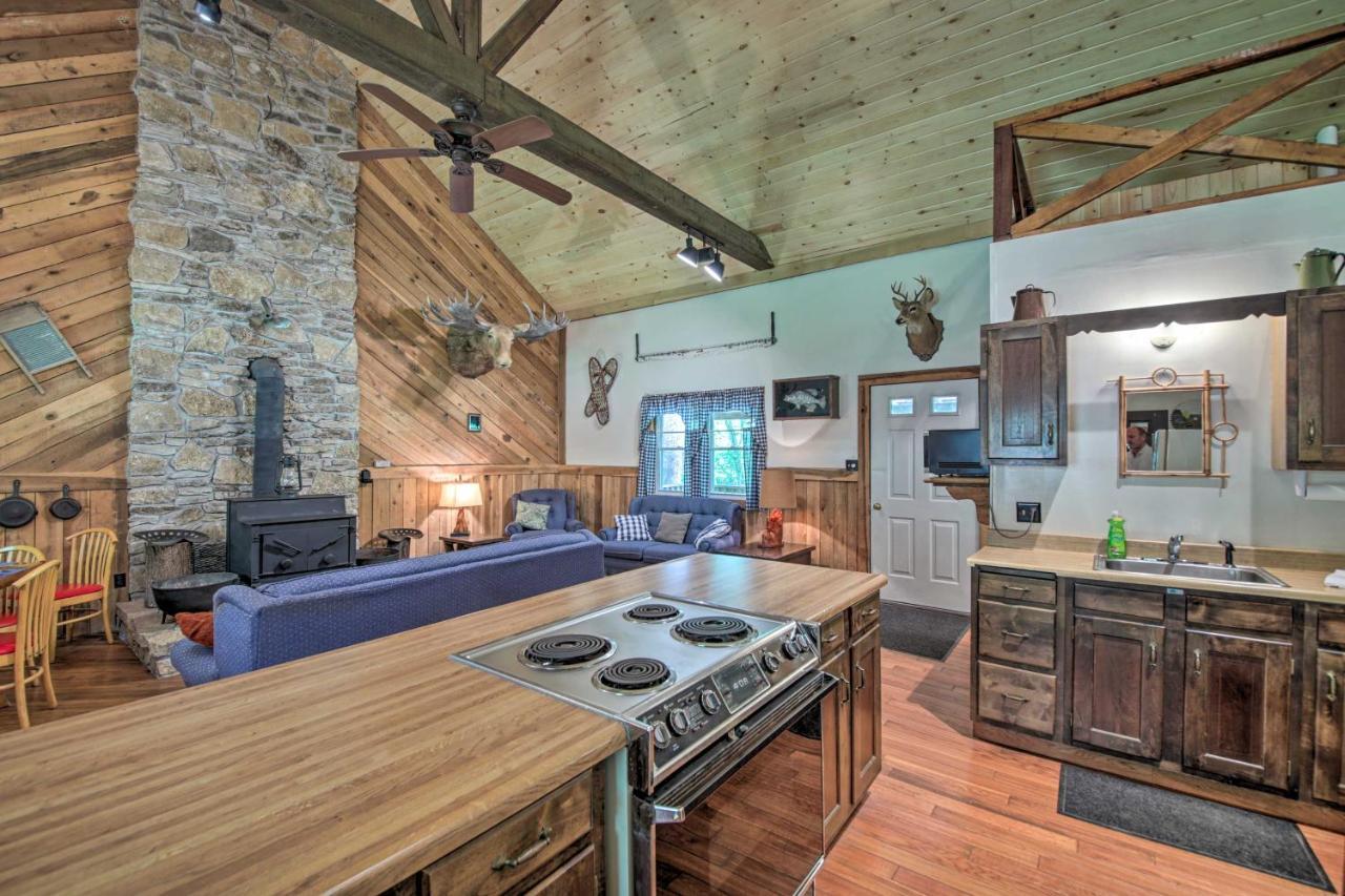 Waters Edge Retreat With Deck On Patoka Lake! Taswell Екстериор снимка
