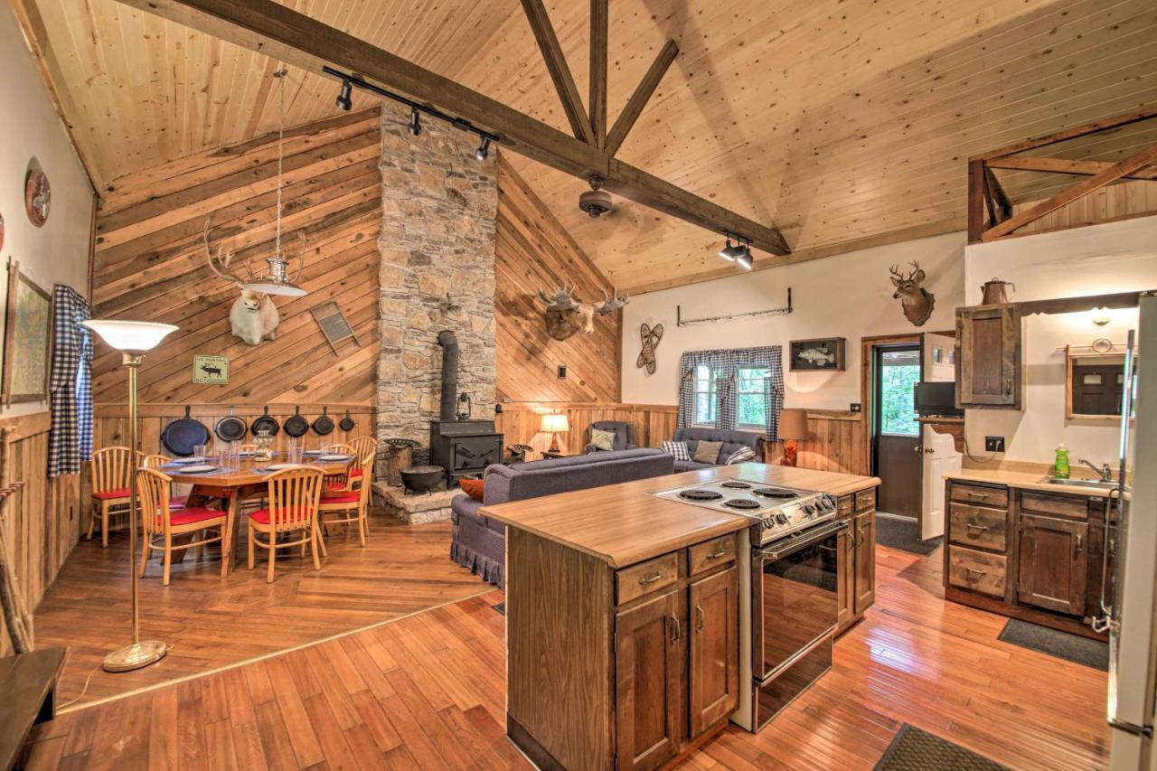 Waters Edge Retreat With Deck On Patoka Lake! Taswell Екстериор снимка