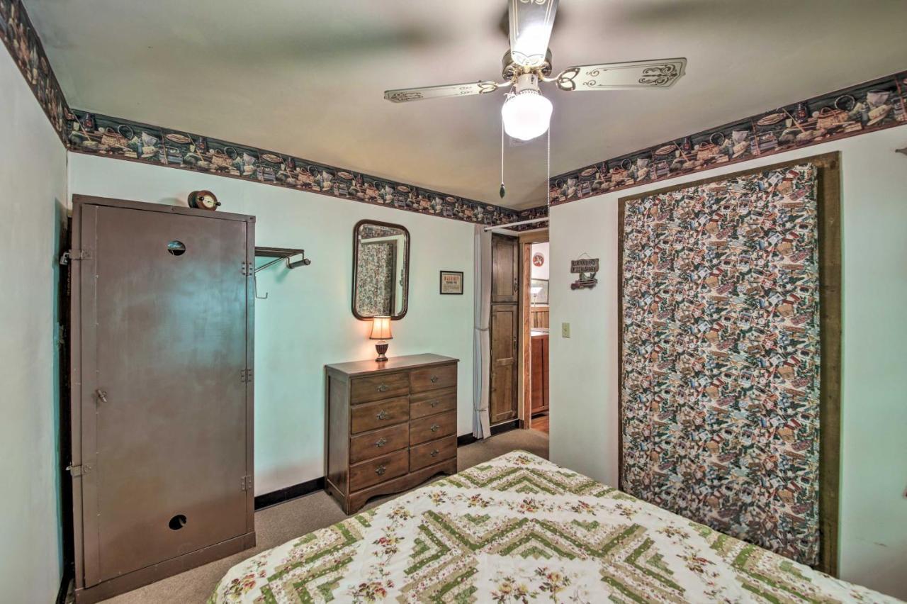 Waters Edge Retreat With Deck On Patoka Lake! Taswell Екстериор снимка