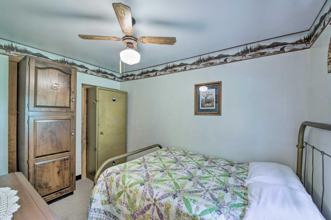 Waters Edge Retreat With Deck On Patoka Lake! Taswell Екстериор снимка