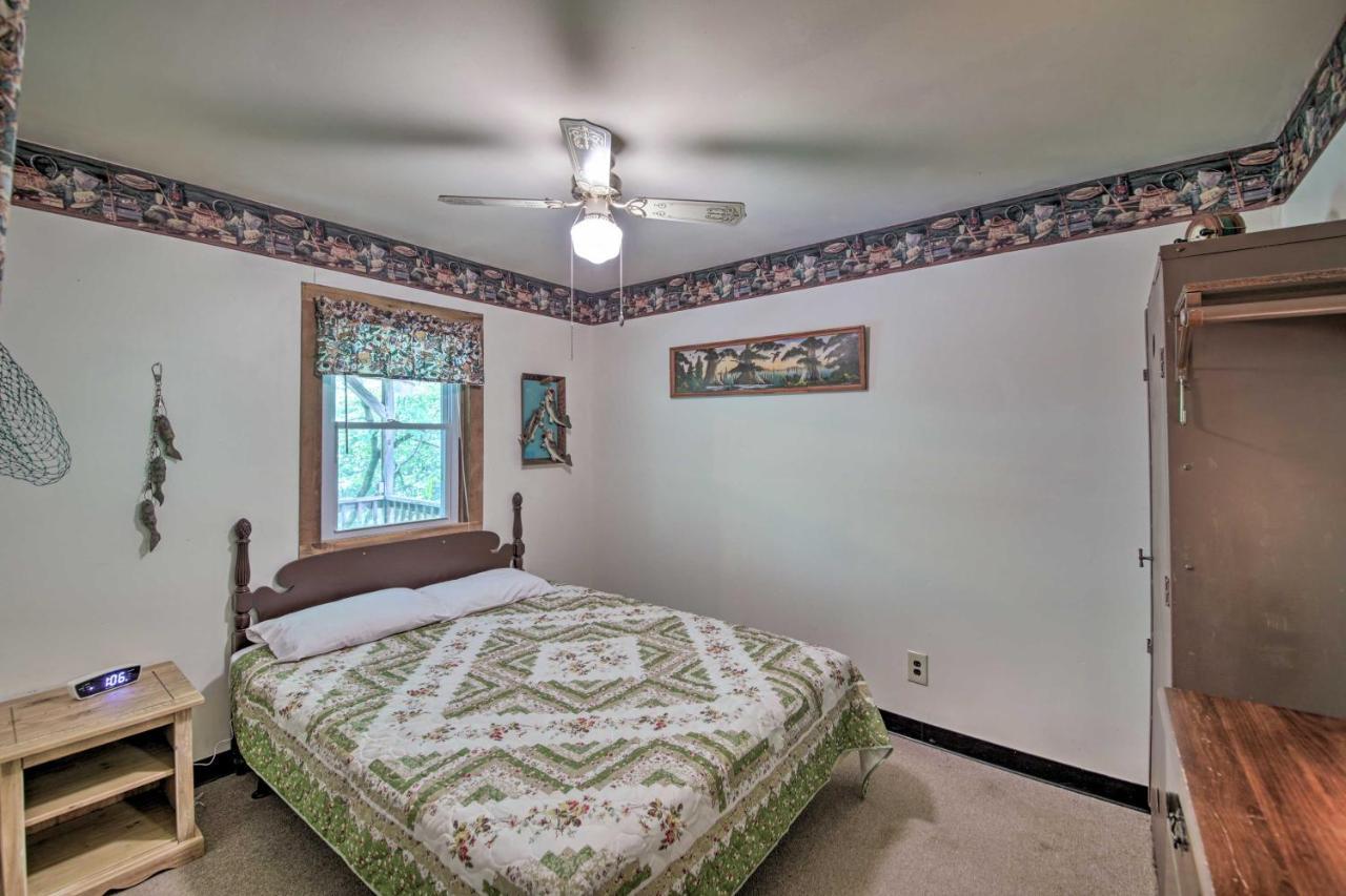 Waters Edge Retreat With Deck On Patoka Lake! Taswell Екстериор снимка
